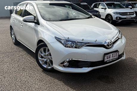 White 2017 Toyota Corolla Hatchback Ascent Sport