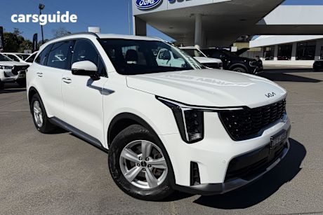 White 2023 Kia Sorento Wagon S 7 Seat