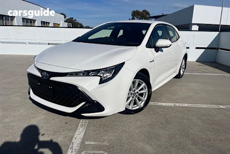 White 2022 Toyota Corolla Hatch ASCENT SPORT HYBRID F