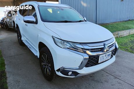White 2016 Mitsubishi Pajero Sport SUV EXCEED 4X4