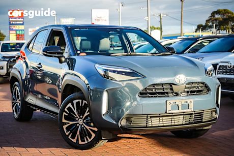 Black 2024 Toyota Yaris Cross Wagon Urban Hybrid (Two-Tone)