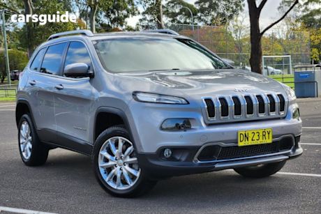Silver 2015 Jeep Cherokee Wagon Limited (4X4)