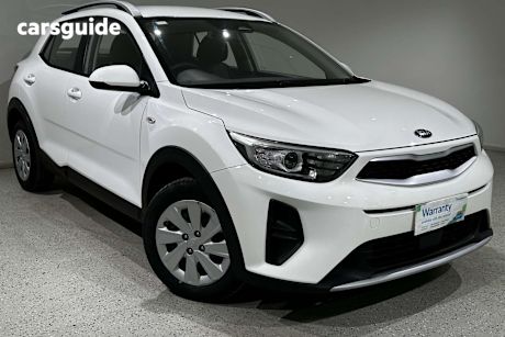 White 2021 Kia Stonic SUV S F