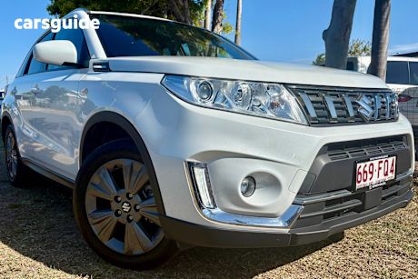 White 2022 Suzuki Vitara SUV F