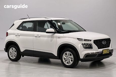 White 2023 Hyundai Venue SUV F