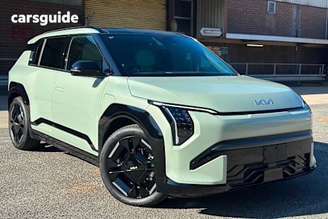 Green 2025 Kia Ev3 SUV GT-LINE LONG RANGE F