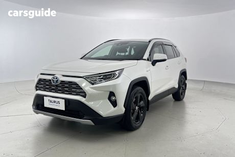 White 2020 Toyota RAV4 SUV CRUISER 4X4