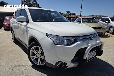 White 2014 Mitsubishi Outlander Wagon Es (4X2)