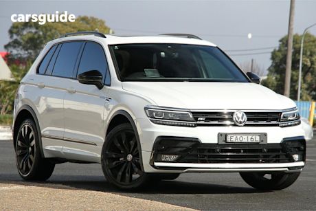 White 2018 Volkswagen Tiguan SUV WOLFSBURG EDITION 4WD