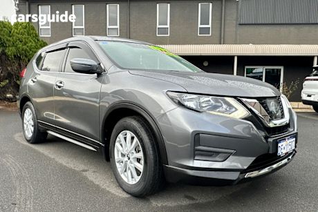 Grey 2017 Nissan X-Trail SUV ST F