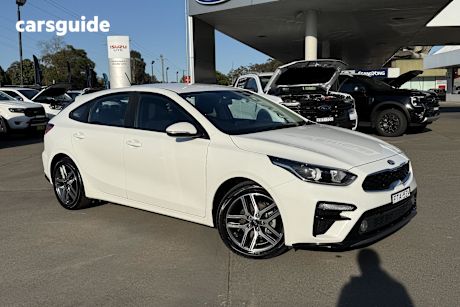 White 2018 Kia Cerato Hatchback Sport Safety Pack