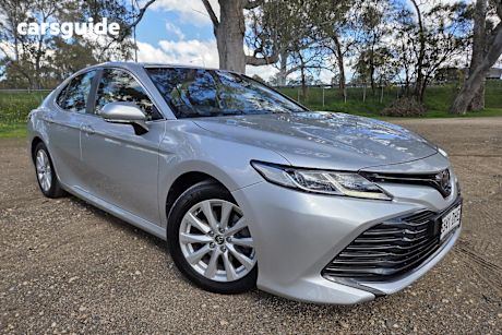 Silver 2019 Toyota Camry Sedan ASCENT F