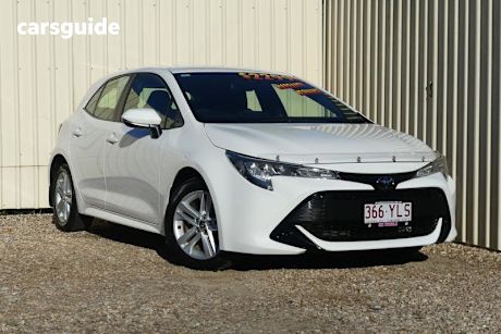 White 2018 Toyota Corolla Hatch ASCENT SPORT F