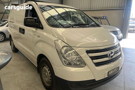 White 2015 Hyundai Iload Commercial R
