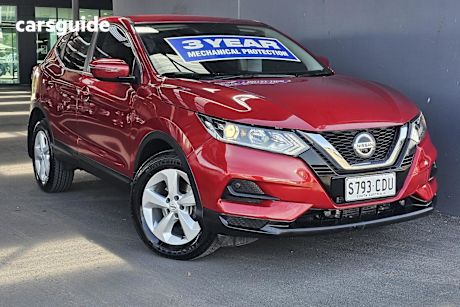 Red 2018 Nissan Qashqai SUV ST F