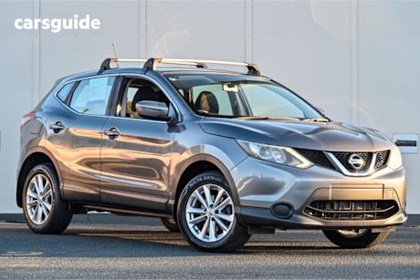 Grey 2014 Nissan Qashqai SUV ST F