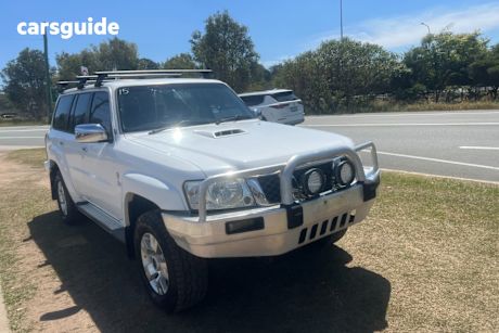White 2010 Nissan Patrol Wagon St-L (4X4)