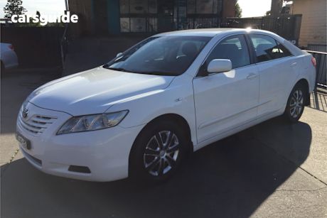 White 2008 Toyota Camry Sedan Altise
