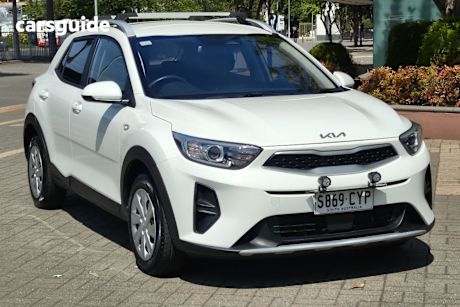 White 2023 Kia Stonic SUV S F