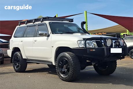 White 2005 Nissan Patrol SUV ST 4X4