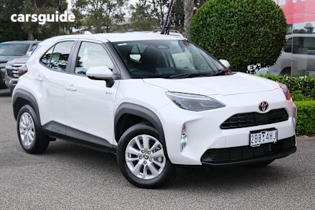 White 2024 Toyota Yaris Cross SUV GX F