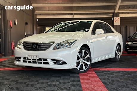White 2009 Toyota Crown Sedan HYBRID (BASE GRADE) 4DR SEDAN CVT 3.5L V6