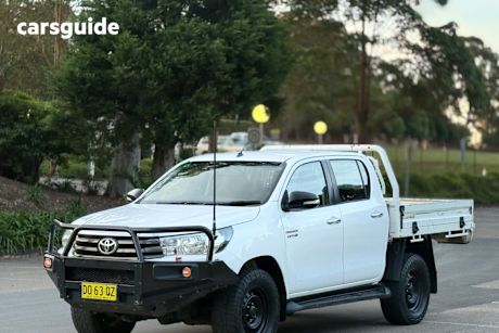 White 2017 Toyota Hilux Dual Cab Chassis Sr (4X4)
