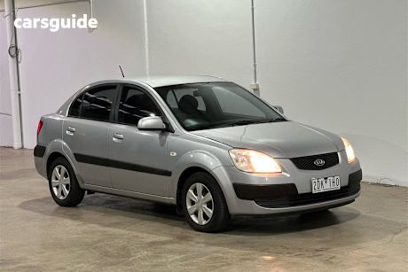 Silver 2006 Kia RIO Sedan Ex