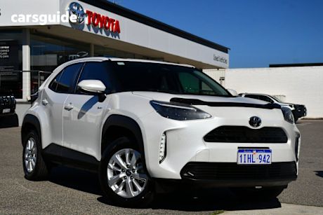 White 2024 Toyota Yaris Cross Wagon Gxl Hybrid