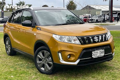 Gold 2024 Suzuki Vitara SUV F