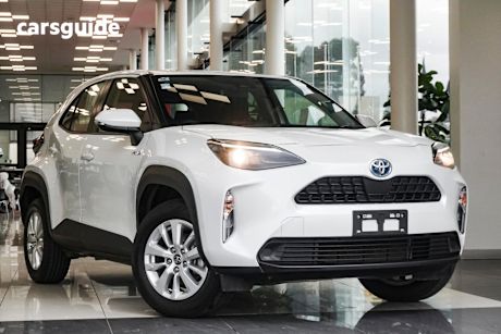 White 2023 Toyota Yaris Cross SUV GX F