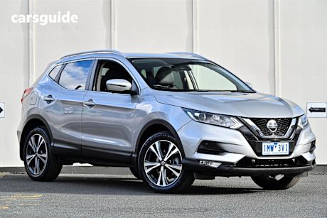 Silver 2018 Nissan Qashqai SUV ST-L F