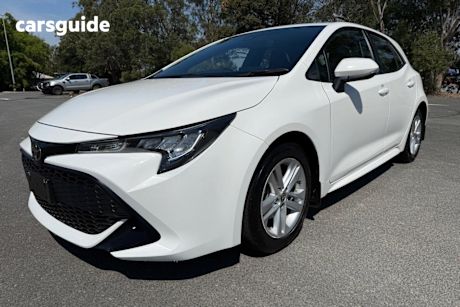 White 2022 Toyota Corolla Hatch ASCENT SPORT F