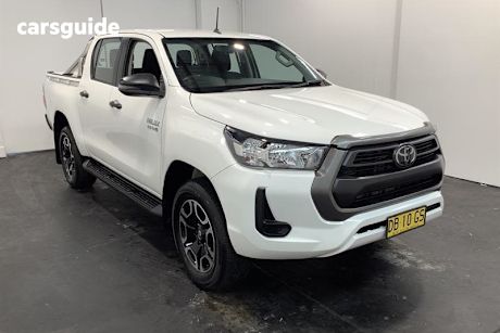 White 2021 Toyota Hilux Double Cab Pick Up Sr (4X4)