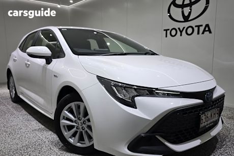 White 2024 Toyota Corolla Hatch ASCENT SPORT HYBRID F