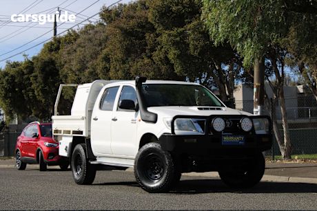 White 2014 Toyota Hilux Double Cab Chassis Sr (4X4)