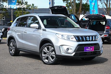 Silver 2024 Suzuki Vitara SUV F