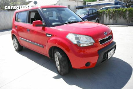 Red 2010 Kia Soul Hatchback 2
