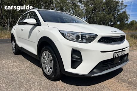 White 2022 Kia Stonic SUV S F