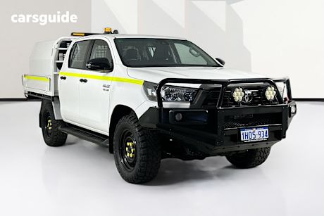 White 2022 Toyota Hilux Double Cab Chassis Sr (4X4)