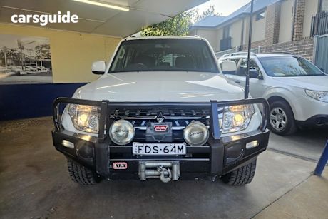 White 2015 Mitsubishi Pajero Wagon Glx Lwb (4X4)