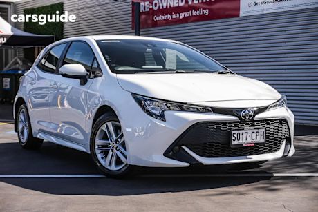 White 2018 Toyota Corolla Hatch ASCENT SPORT F