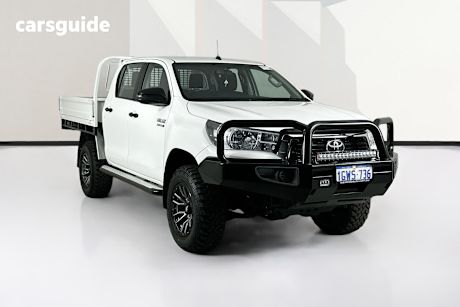 White 2019 Toyota Hilux Double Cab Chassis Sr (4X4)