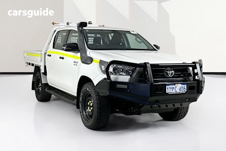White 2022 Toyota Hilux Double Cab Chassis Sr (4X4)