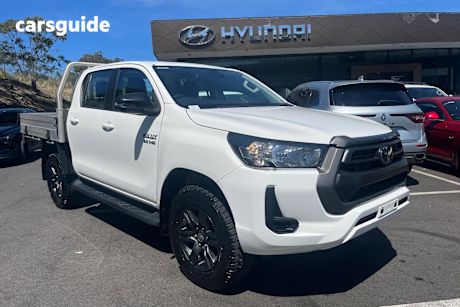 White 2022 Toyota Hilux Ute Tray SR 4X4