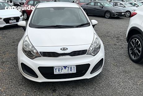 White 2011 Kia RIO Hatchback S
