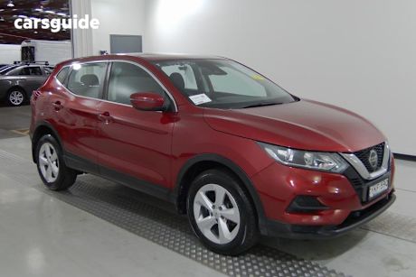 Red 2018 Nissan Qashqai Wagon St