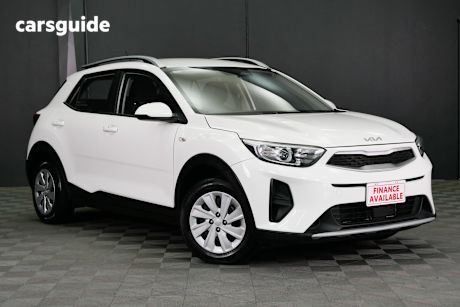 White 2023 Kia Stonic Wagon S