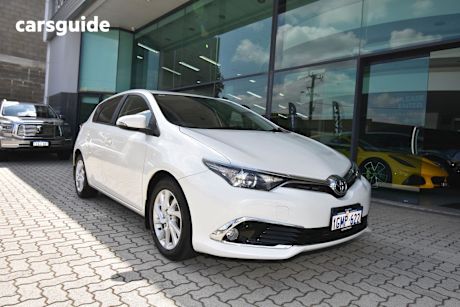 White 2017 Toyota Corolla Hatch ASCENT SPORT F