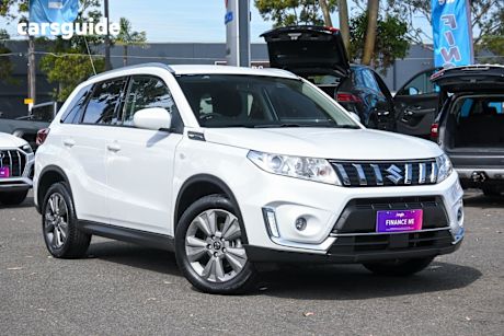 White 2024 Suzuki Vitara SUV F